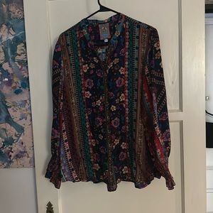 Johnny was extra large, long sleeve blouse
